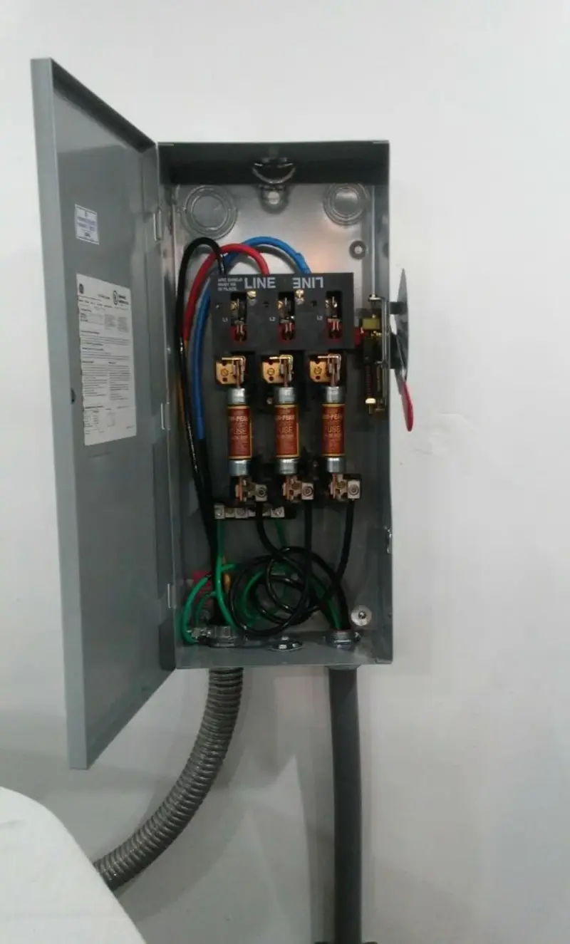 Three-phase disconnect switch installed for Electrical Wiring & Rewiring in Mecca